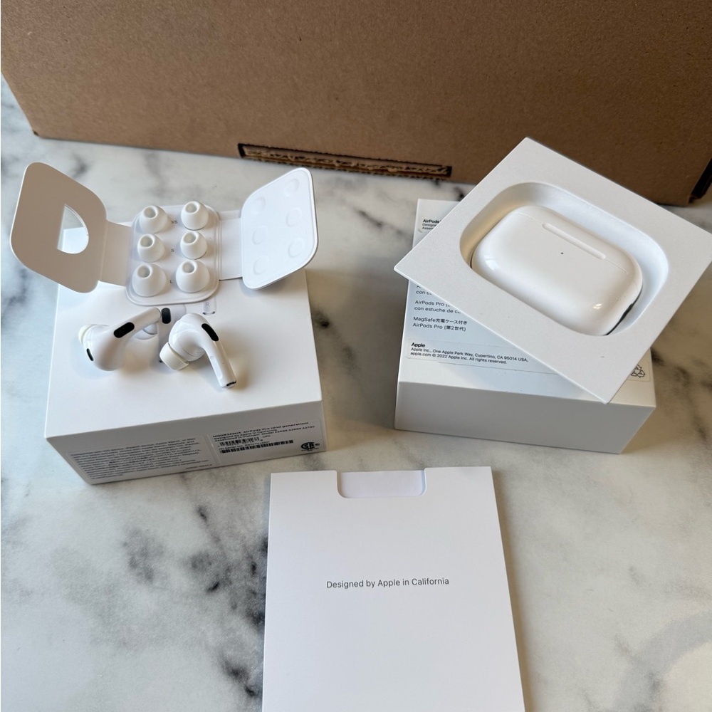 Apple AirPods Pro (2nd Gen) w/ MagSafe Charging Case